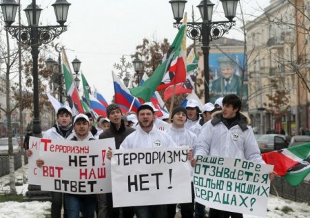 Çeçenlerden Teröre Karşı 'acı Yüreğimizde' Yürüyüşü