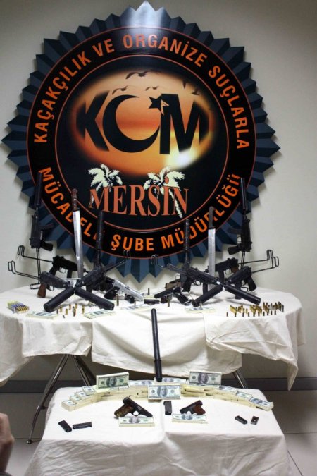 Çek Senet Çetesinden Çıkan Suikast Silahları Polisi Dehşete Düşürdü