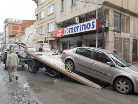 Çekici arıza yapınca trafik kilitlendi