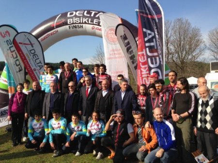 Çekmeköy’de Kış Duatlonu nefesleri kesti