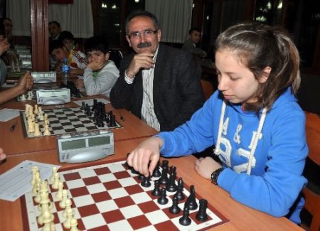 Celal Ilgıt Satranç Turnuvası Çekişmeli Geçti