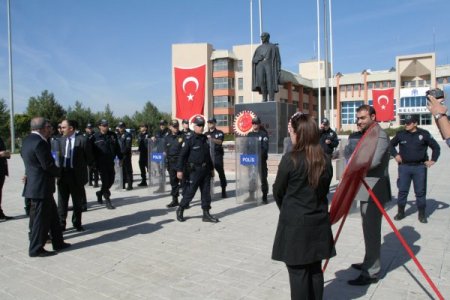 Çelenk gerginliği yaşandı