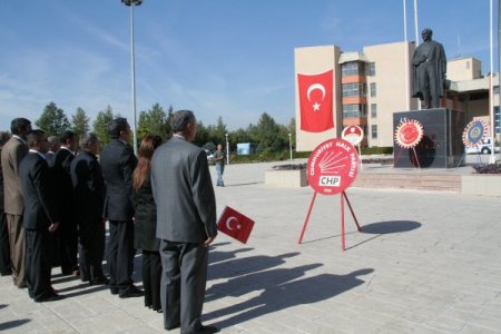 Çelenk gerginliği yaşandı