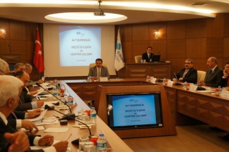 Çelik, siyasi parti ve sendika temsilcileriyle taşeronluk sistemini görüştü