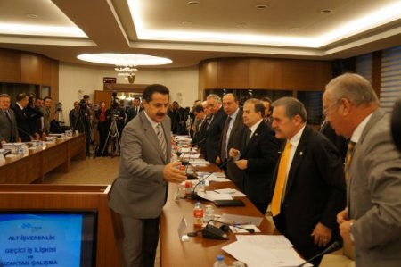 Çelik, siyasi parti ve sendika temsilcileriyle taşeronluk sistemini görüştü