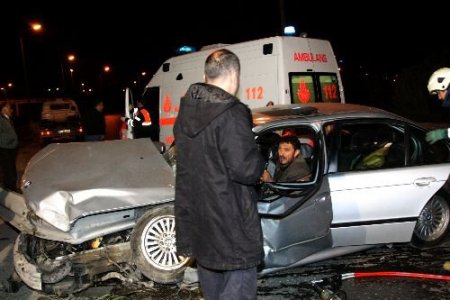 Çelik Bariyer Motordan Girdi, Bagajdan Çıktı: 5 Ağır Yaralı