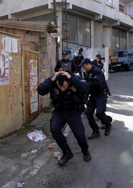 Çelik kapıların arkasında örgütün kozmik odası çıktı