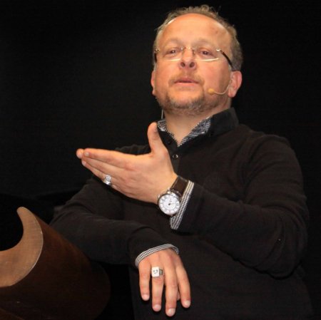 Çelik: Karadeniz'in mizahını stand-upçılardan değil, yöre insanından dinleyin