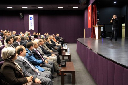 Çelik: Karadeniz'in mizahını stand-upçılardan değil, yöre insanından dinleyin