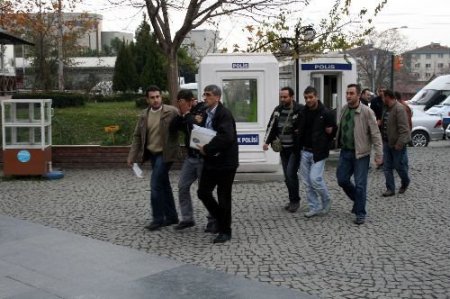 Çelik Kasa Hırsızı Kardeşler Çiftlikte Saklanırken Yakalandı