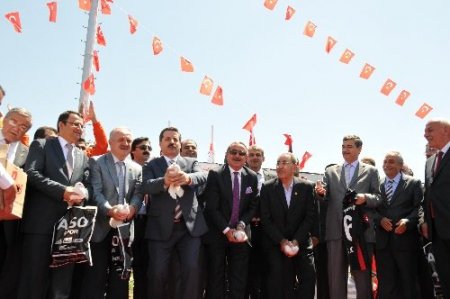 Çelik: Terör nedeniyle kaybedilen 30 yıl, hızlı yatırımlarla telafi edilecek