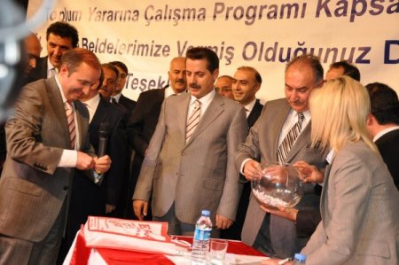 Çelik: Türkiye, ne zaman iyiye gitse önüne terör belası konuluyor