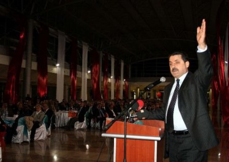 Çelik: Türkiye'nin Bölünmez Bütünlüğünü Sarsacağını Zanneden Zavallılara Karşı Çıkacak Olan Diyarbakırlılardır