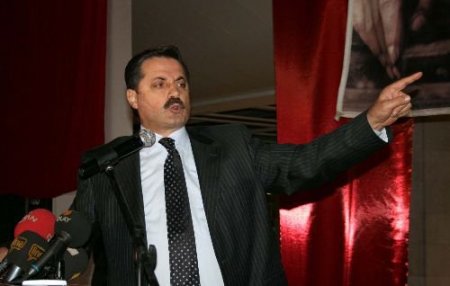 Çelik: Türkiye'nin Bölünmez Bütünlüğünü Sarsacağını Zanneden Zavallılara Karşı Çıkacak Olan Diyarbakırlılardır