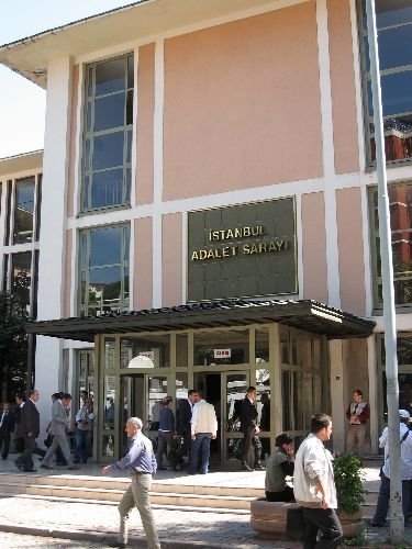 Cem Garipoğlu'nun Tutuklu Babası Adliyeye Getirildi