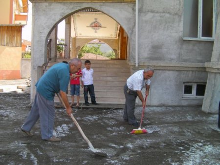 Cemaat Dernekleşince Cami İlgi Merkezi Oldu