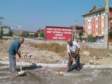 Cemaat Dernekleşince Cami İlgi Merkezi Oldu