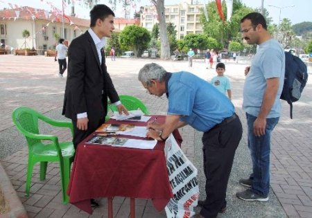 'Cemaati olmayan Van Akdamar Kilisesi açıldı, Ayasofya'da ibadete açılsın'