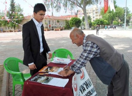 'Cemaati olmayan Van Akdamar Kilisesi açıldı, Ayasofya'da ibadete açılsın'