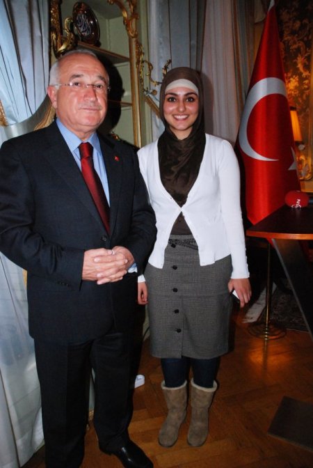 Cemil Çiçek, BM gençlik teşkilatına seçilen hemşerisini tebrik etti