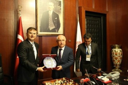 Cemil Çiçek, Türkçe Olimpiyatı öğrencilerini kabul etti