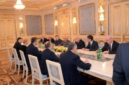 Cemil Çiçek, Ukrayna temaslarına Yanukoviç ile görüşerek başladı