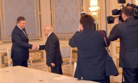 Cemil Çiçek, Ukrayna temaslarına Yanukoviç ile görüşerek başladı