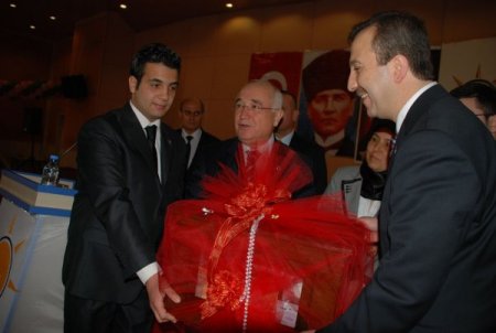 Cemil Çiçek: Muhtıra Ve Baskılara Rağmen Ayaktayız, Çünkü Gücümüzü Milletten Alıyoruz