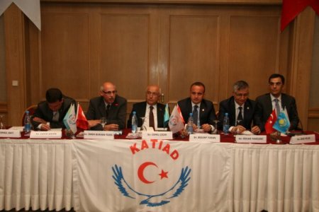 Cemil Çiçek Türk işadamlarını uyardı