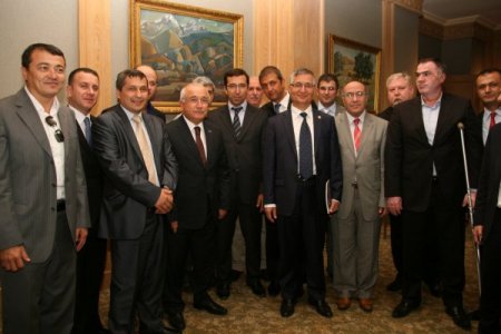 Cemil Çiçek Türk işadamlarını uyardı