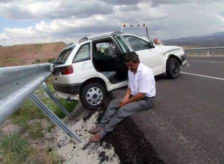 Cenazeden Dönen Araç Kaza Yaptı: 5 Yaralı