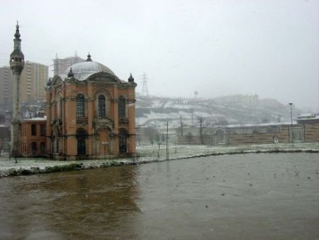 Cendere Taştı, Kemerburgaz Yolu Ulaşıma Kapandı