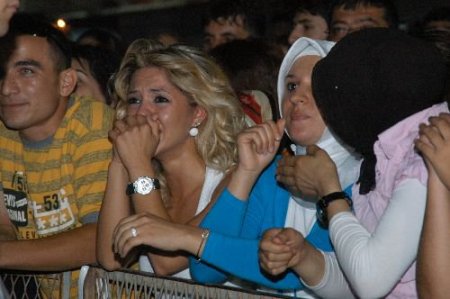 Cengiz Kurtoğlu Konserine Kütahyalılar Büyük İlgi Gösterdi