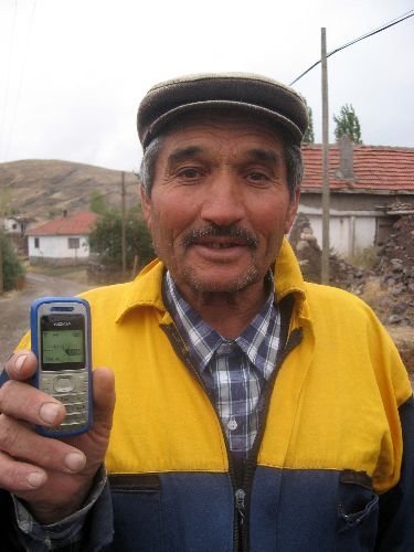 Cep Telefonları Çekmeyen Karaağıl'daki Köylüler Baz İstasyonu Kurulmasını İstiyor
