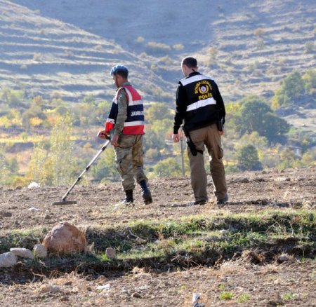 Cephanelik patlayan Afyon'da, araziden 12 bin el bombası toplandı