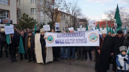 Çerkesler, soydaşları için Rusya Büyükelçiliği'ne yürüdü