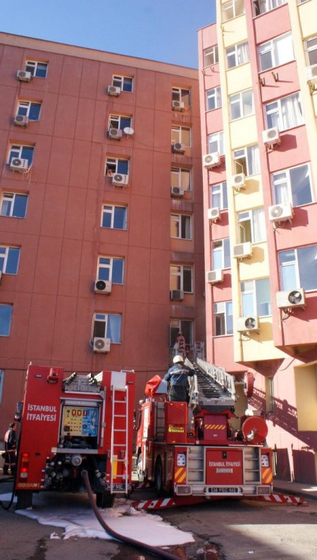 Cerrahpaşa’da çıkan yangın kontrol altına alındı