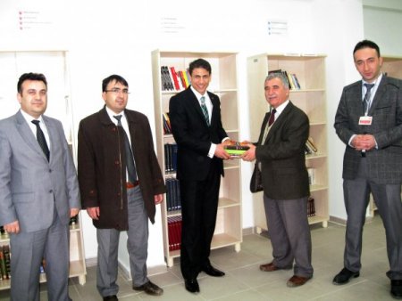Çesder’den Anadolu Lisesi'ne Kitap Desteği