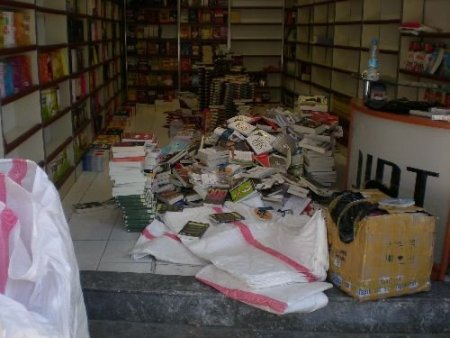 Çeşme'de 12 Bin 470 Korsan Kitap Ele Geçirildi