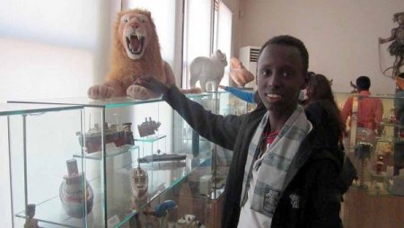 Çeşme'de eğitim gören 25 Somalili çocuk İzmir'i gezdi