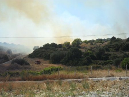 Çeşme'de Makilik Alandaki Yangın Kontrol Altına Alındı