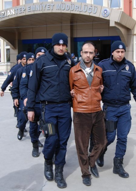 Çete üyeleri, haraç tahsil edemediği vatandaşın ineğine el koymuş