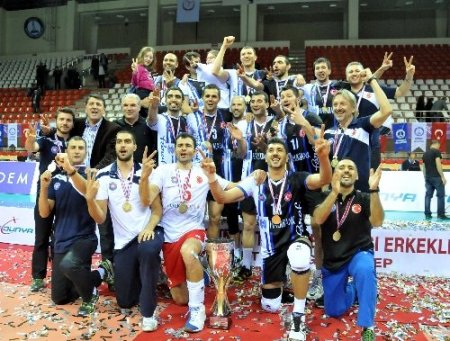 CEV’den sonra Teledünya Türkiye Kupası’nı da Halbank'ın