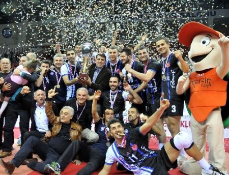 CEV’den sonra Teledünya Türkiye Kupası’nı da Halbank'ın