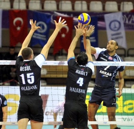 CEV’den sonra Teledünya Türkiye Kupası’nı da Halbank'ın