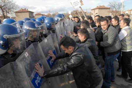 Çevik Kuvvet Polisinin Tatbikatı Gerçeğini Aratmadı