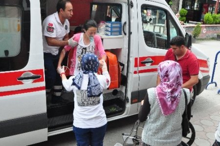 Çevik kuvvetin tatbikatta sıktığı gaz, öğrencileri etkiledi