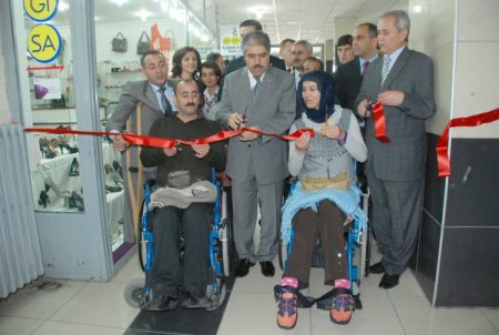 Çevik Kuvvet’ten Engellilere Anlamlı Yardım