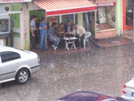 Ceviz Büyüklüğünde Yağan Dolu Korkuttu
