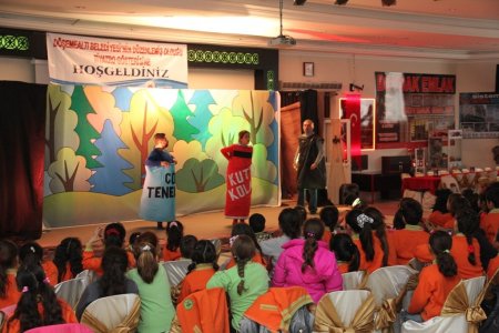 Çevre bilincini tiyatroyla öğreniyorlar